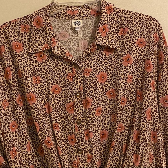 Ivy Jane Multicolor Size XS Button Up Long Sleeve Wrap Hemline Made in USA - Picture 3 of 8